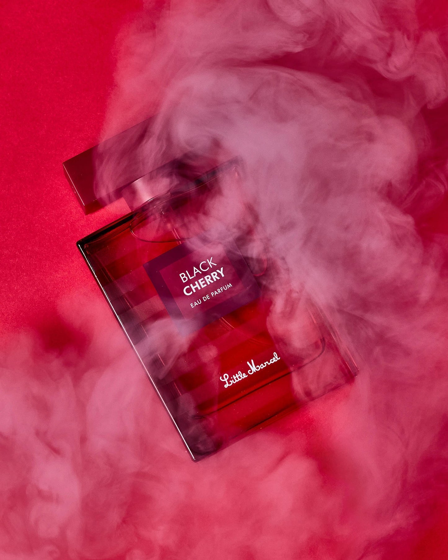 Flacon de Black Cherry ar Little Marcel dans la fumée