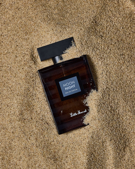 Flacon Moon Night dans le sable