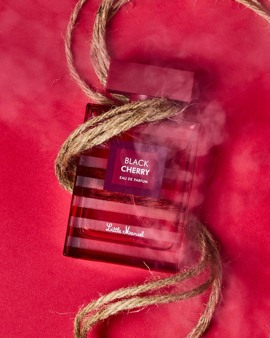 Flacon de Black Cherry enroulé par une corde